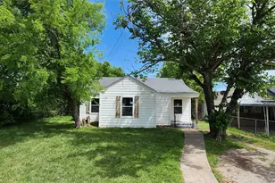 903 SW 5th Ave SW, Mineral Wells, TX 76067 - Photo 1