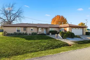 412 N Dallas St, Pilot Point, TX 76258 - Photo 1