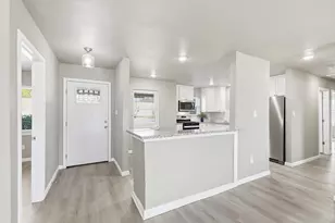 412 N Dallas St, Pilot Point, TX 76258 - Photo 5