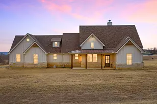 476 Silverleaf Dr, Sunset, TX 76270 - Photo 1