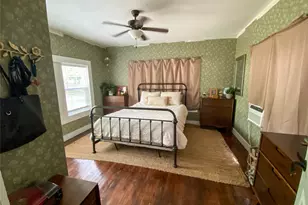 229 S Wilson St, Burleson, TX 76028 - Photo 13