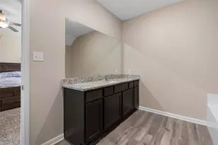 1013 McDonald Dr, Crowley, TX 76036 - Photo 13