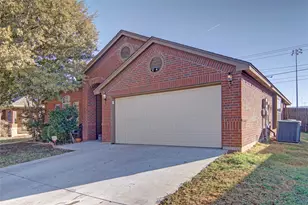 8216 Deer Bluff Ln, Saginaw, TX 76179 - Photo 3