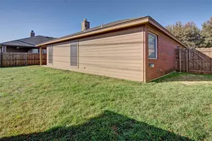 8216 Deer Bluff Ln, Saginaw, TX 76179 - Photo 33