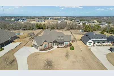 137 Blackthorn Drive, Van Alstyne, TX 75495 - Photo 3