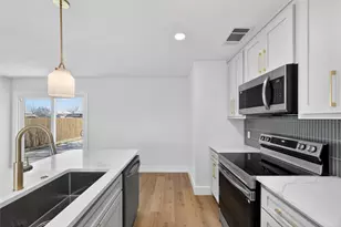 642 Botany Bay Dr, Dallas, TX 75211 - Photo 13