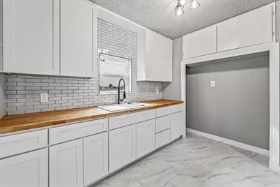 304 W Railroad Avenue, Godley, TX 76044 - Photo 5