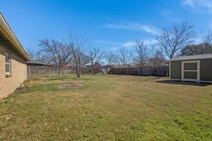 4424 Tiptop St, Haltom City, TX 76117 - Photo 23