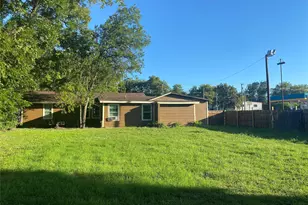 1205 E Henderson St, Cleburne, TX 76031 - Photo 1