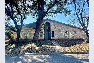 421 Lindenwood Lane W, Hewitt, TX 76643 - Photo 1