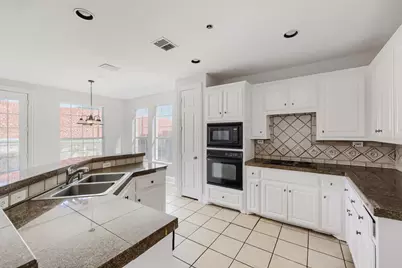 8115 Dogwood Lane, Irving, TX 75063 - Photo 13