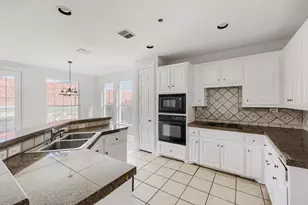 8115 Dogwood Ln, Irving, TX 75063 - Photo 13