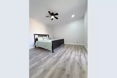 576 E Avenue J #B, Grand Prairie, TX 75050 - Photo 9