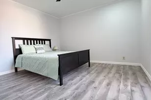 576 E Avenue J, Grand Prairie, TX 75050 - Photo 9