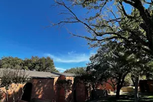 576 E Avenue J, Grand Prairie, TX 75050 - Photo 3