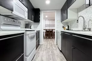 576 E Avenue J, Grand Prairie, TX 75050 - Photo 13