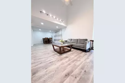 576 E Avenue J #B, Grand Prairie, TX 75050 - Photo 5