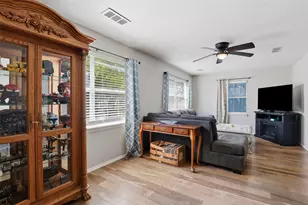 500 W Rucker St, Granbury, TX 76048 - Photo 7