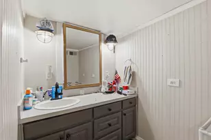 500 W Rucker St, Granbury, TX 76048 - Photo 17