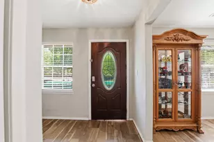 500 W Rucker St, Granbury, TX 76048 - Photo 5