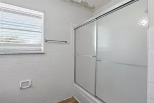 500 W Rucker St, Granbury, TX 76048 - Photo 25