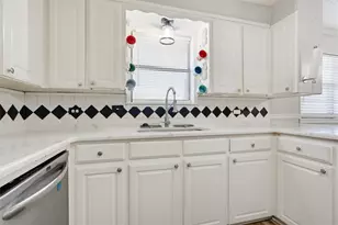 905 W Elizabeth Dr, Robinson, TX 76706 - Photo 13