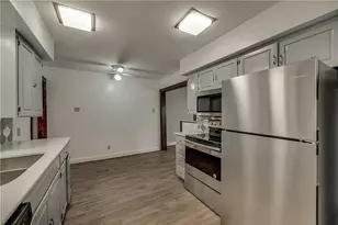 202 S Willomet Dr, Dallas, TX 75208 - Photo 11