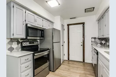 202 S Willomet Drive, Dallas, TX 75208 - Photo 9