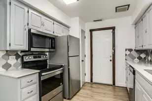 202 S Willomet Dr, Dallas, TX 75208 - Photo 9