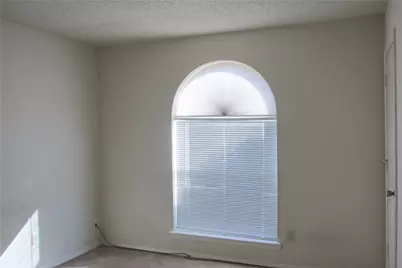 902 Rockwall Drive, Euless, TX 76039 - Photo 9