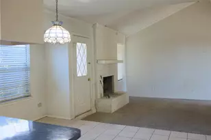 902 Rockwall Dr, Euless, TX 76039 - Photo 5