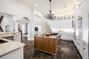 1916 W Emerald Bend Ct, Granbury, TX 76049 - Photo 5