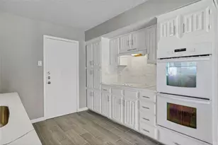 9724 Summerwood Cir, Dallas, TX 75243 - Photo 15