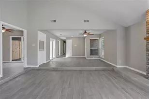 9724 Summerwood Cir, Dallas, TX 75243 - Photo 11