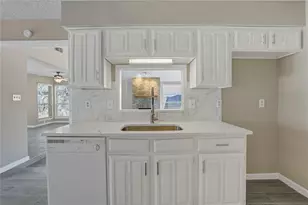 9724 Summerwood Cir, Dallas, TX 75243 - Photo 19