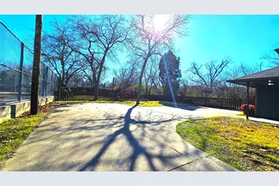 901 W Congress Street, Denton, TX 76201 - Photo 31