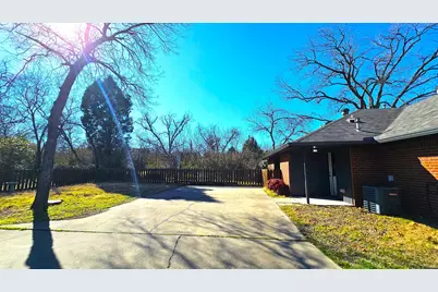 901 W Congress Street, Denton, TX 76201 - Photo 33