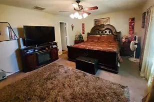 1424 Bumble Bee Dr, Lancaster, TX 75134 - Photo 9