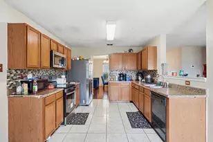 1424 Bumble Bee Dr, Lancaster, TX 75134 - Photo 7