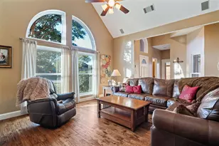 1323 Meadowbrook Dr, McKinney, TX 75069 - Photo 5