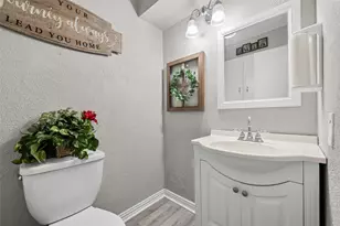 5702 Meadow Wood Ln, Fort Worth, TX 76112 - Photo 15