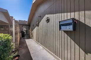 5702 Meadow Wood Ln, Fort Worth, TX 76112 - Photo 3