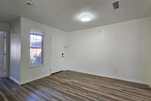 903 W Congress St, Denton, TX 76201 - Photo 5