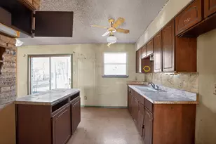 404 Nathan St, Burleson, TX 76028 - Photo 13