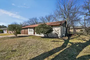 404 Nathan St, Burleson, TX 76028 - Photo 5