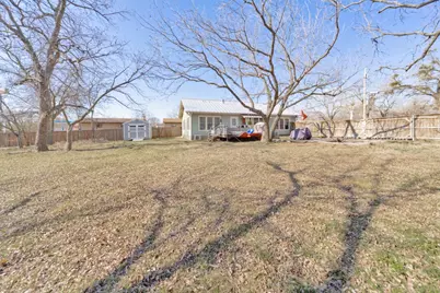 701 N Mason Street, Bowie, TX 76230 - Photo 29