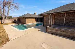 401 Kenshire Dr, Benbrook, TX 76126 - Photo 5