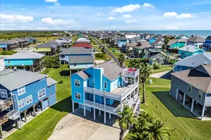 3240 Castle Dr, Crystal Beach, TX 77650 - Photo 5