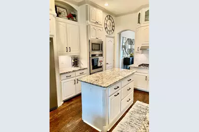 819 Shady Meadow Drive, Lewisville, TX 75077 - Photo 11