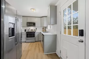 918 N Ricketts St, Sherman, TX 75092 - Photo 9